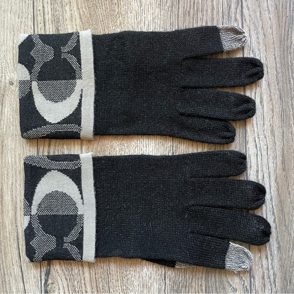 Black knit coach gloves NWOT